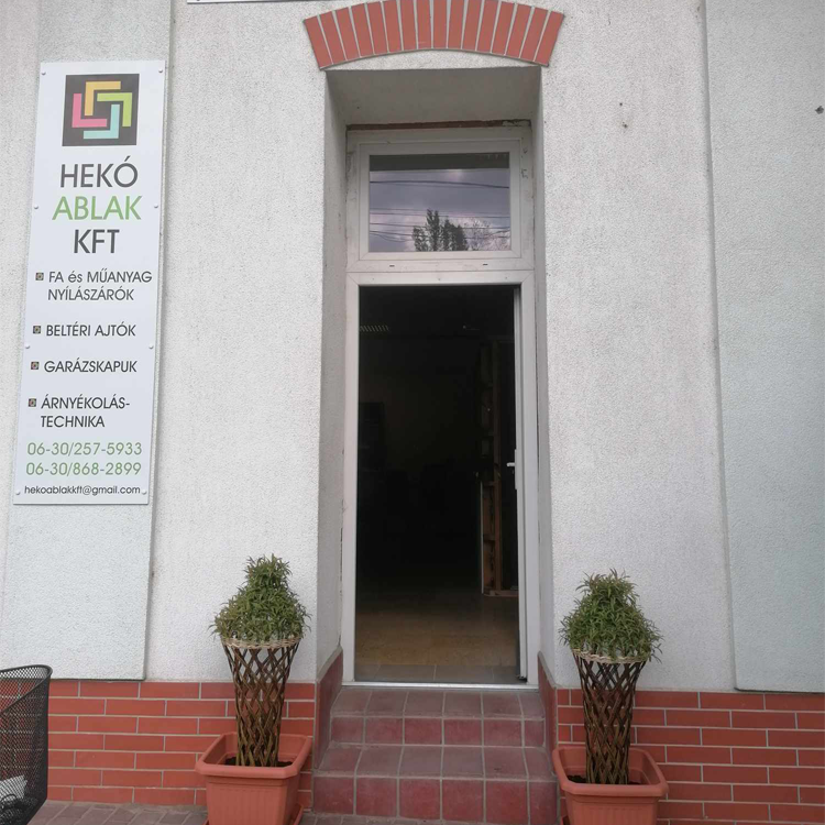 heko_ablak_bejarat